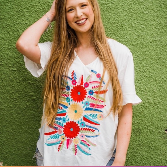 Layerz Clothing Embroidery Floral V - Neck Summer - Picture 2 of 12